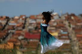 Veja o que vitória bueno (buenovitoria52) descobriu no pinterest, a maior coleção de ideias do mundo. Bailarina Sem Bracos Faz Sucesso Nas Redes Sociais 12 02 2021 Fotografia Fotografia Folha De S Paulo