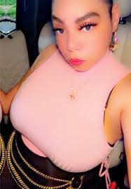 Mia Meeks's Instagram, Twitter & Facebook