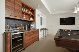 Its high gloss lacquer base alternates with metal accents for a unique look that combines a retro feel and modern. 10 Beautifully Modern Home Bar Ideas You Ll Love Housely