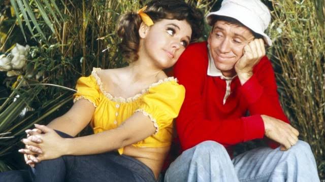 TIL that Bob Denver forced CBS to put the Professor and Mary Ann in the  opening titles of Gilligan's Island by threatening to make them list his  name last in the titles :