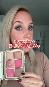 90€ voor dat?! Hourglass Evil palette 💖 jullie wachten er al lang genoeg  op maar ik heb het wel elke dag gebruikt 😂🤫 #hourglass  #hourglassevileyepalette #viralmakeup #hourglasspalette #grwm ...