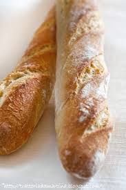 La sua caratteristica forma allungata e affusolata, da portare sottobraccio, la rende leggendaria. La Vera Baguette Francese Reloaded Trattoria Da Martina