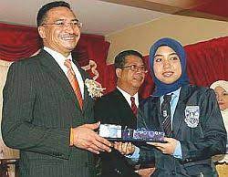 Dr amalina on her personal twitter account said she was involved in recruiting healthy volunteers based in the united kingdom to facilitate the dr amalina said: Benarkah Nur Amelina Che Bakri Pelajar 17a1 Jadi Begini Sekamarrindu2009 S Blog