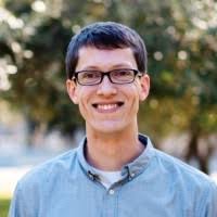 600+ profilů „Hench“