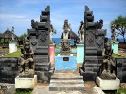 Saat tiba di pantai ngobaran langsung lurus menaiki dan menuruni bukit di sisi barat pantai ngobaran hingga tiba di area pantai nguyahan. 10 Pantai Ngobaran Ideas Statue Of Liberty Landmarks Statue
