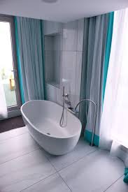 Sfoglia inoltre foto e progetti di bagni classici e trova idee per l'arredo bagno. Tende Moderne I Tuoi Interni Cambieranno Volto Con Queste 40 Idee