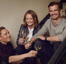 Alle wichtigen infos zu joko findest du hier. Iii Freunde Wein Grauburgunder Von Joko Winterscheidt Matthias Schweighofer Und Juliane Eller Welt