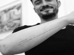 Dafür ist er der engste vertraute von bundeskanzler sebastian kurz. Orlando Bloom Gets His Tattoo Goof Up Fixed Shares Pics On Instagram Entertainment