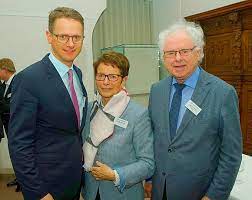 Carsten linnemann wurde 1977 in paderborn geboren. Carsten Linnemann Hochzeit Dr Carsten Linnemann Hochzeit Demokratisch Links Der Staat Als Rauberischer Erpresser Klaartje Koopmans