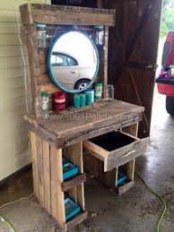 Makeup Vanity Made From Reclaimed Wooden Pallets 1001 Pallets Wooden Pallet Projects Wooden Pallet Furniture Pallet Vanity