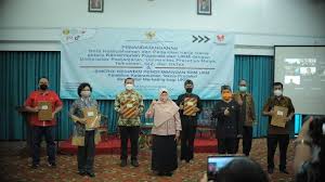 Do not sell my personal information. Https Belitung Tribunnews Com 2021 05 04 Bangun Transformasi Ekosistem Digital Telkomsel Siap Implementasikan Teknologi Baru Di Kota Batam Https Cdn 2 Tstatic Net Belitung Foto Bank Images Manajemen Telkomsel Berfoto Bersama Walikota Dan Jajaran