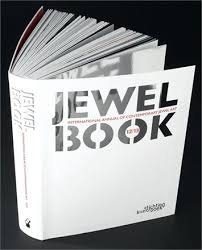 Jewel Book 12 13 This Is A Sort Of Directory Of Contemporary Jewels And The Numbers Speak For Themselves 276 Ar Photographing Jewelry Jewels Jewelry Design