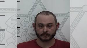 Miss. homecoming queen gives crown to friend who lost mother to cancer