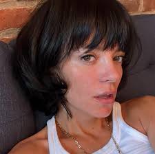 Lily Allen powers through Thanksgiving prep despite seasonal cold