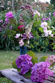 Ein Blumenstrauss Aus Dem Juligarten Berlingarten Blumenstrauss Blumen Strauss