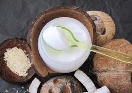 Résultat de recherche d'images pour "e bain d'huile de noix de coco comme masque pour cheveux"