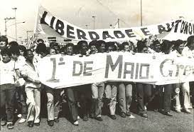 É um feriado nacional no brasil e em muitos países do mundo, mas também é considerado um dia de protesto e luta por melhores condições de trabalho.mas por que o primeiro dia de maio foi definido como dia do trabalhador? Dia Do Trabalhador Deputado Iolando