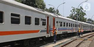 Meski memang selama ini tes wawancara kerap kali membuat grogi dan blank peserta, namun mempersiapkan diri sebaik mungkin rupanya juga kedua, contoh pertanyaan yang sering ditanyakan saat tes wawancara untuk seleksi masuk kuliah adalah soal kelebihan dan kekurangan diri anda. Wajib Tau Ini Cara Pt Kai Cek Keaslian Surat Sehat Covid 19 Calon Penumpang Merdeka Com