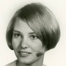 Suzanne Hoyt's Instagram, Twitter & Facebook