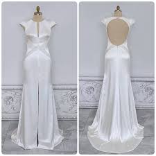 Size 40 on tag, fits like size m for reference im 5 6½ tall. Silk Satin Cup Sleeve Open Back Wedding Gown Modern Bridal Gown Art Deco Wedding Dress Alternative Wedding Dress Elegant Gown Pava Art Deco Wedding Dress Wedding Dresses Vintage Wedding Dresses Simple