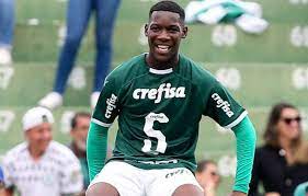 Patrick de paula steering wheel is in the final of paulistan, wearing the palmeiras shirt against corinthians. Revelado Em Taca Das Favelas Patrick De Paula Festeja Chance No Palmeiras