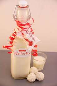 Cremiger Raffaelo Likor Mit Suchtgefahr Eine Portion Gluck Rezept Schnaps Rezepte Likor Selbstgemacht Raffaelo Schnaps