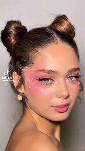 Leah Ferris's Instagram, Twitter & Facebook