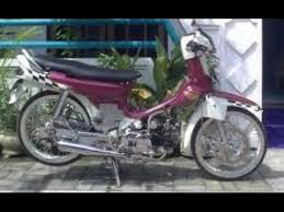 Ketika saya temukan di kandang kambing, motor ini sudah di modifikasi. Modifikasi Motor Astrea Legenda Drag Radea