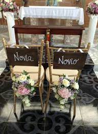 Antes de te golpeado off con cualquier tipo de decoracion iglesia boda job para su propio o su clientes casa, you debe elegir su style. Sillas Novios Con Letrero Y Espaldares En Flores Decoraciones De Boda Rustica Cosas De Boda Decoracion Matrimonio