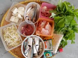 Kini, tidak hanya masyarakat dilingkungannya saja yang bisa menikmati kelezatan sambal ikan asin racikan ibu yanti. Masakan Sehari Hari Ibu Rumah Tangga Python