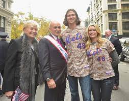 Degrom's wife is due during the mets' opening series against the defending world series champions, which begins on april 3. Stacey Harris Everything About Jacob Degrom Wife Celebriteis Folder