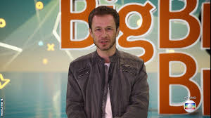 Desde que assumiu o comando do big brother brasil, substituindo pedro bial, tiago leifert é alvo constante de avaliações. Tiago Leifert Explica Por Que Apareceu Com Os Olhos Vermelhos No Bbb 19 Jovem Pan