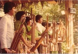 Alat musik dengan variasi bunyi lebih dari satu itu ternyata memiliki fakta yang menarik dan. Asal Mula Alat Musik Angklung Beritaunik Net