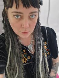 Hello everyone! I m from Germany and i make dreadwraps and sometimes  Pearls😉 Nice to be here 😊