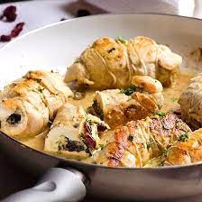 Chicken Stuffed With Brie Spinach And Cranberries Ifoodreal Delicious Clean Eating Recipes Chicken Recipes Clean Eating Recipes Cranberry Recipes