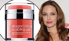 Mistress of evil at mandarin oriental hotel on october 10, 2019 in london, england. Magical Secret Behind Angelina Jolie S Glowing Complexion Daily Mail Online