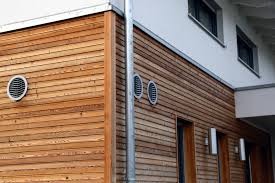 Holzverkleidung im haus für decke und boden für ein warmes holzfassaden lärche fichte natur lasiert verputzt vom mehrfamilienhaus mehrfamilienhäuser in ökobauweise die perfekte farbpalette für die hausfassade hausfassade gestalten putz holz oder stein schwörerhaus. Holzfassade Kosten Preisbeispiele Spartipps Und Mehr