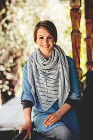 Farbenfroher poncho im fallmaschenmuster für den sommer. Magdalena Neuner Stricken Fur Die Familie