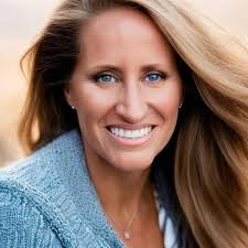 Ocean lovers, say hello to Ocean Conservancy's 2025 #PhotoContest judges!  📸 This year's expert panel features photography professionals, divemasters  and conservation-focused creatives from around the globe. They'll review,  evaluate and rank your