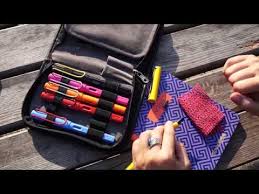 Tuğbademirci eğer tahta kaleminin kartuş takılacak kısmı varsa o kısım açılır ve değiştirilir ama tahta kalemininz kartuşlu değilse maalesef takamazsınız kartuşu taktıktan sonra ucu bir yere bastırılır ve mürekkep aktırılır. Lamy Uclari Nasil Degistirilir Youtube