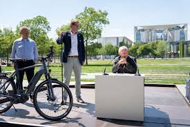 Deutscher Bundestag Wirbt Prominent Fur Den Radverkehr Velototal Das Grosste Fahrrad Netzwerk