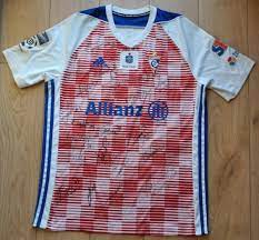 Znajdziesz tutaj na przykład wygodne koszulki upamiętniające zdobycie brązowego medalu. Koszulka Gornik Zabrze 2018 19 Z Autografami 8141982876 Oficjalne Archiwum Allegro