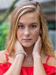 Kelly Wachs's Instagram, Twitter & Facebook