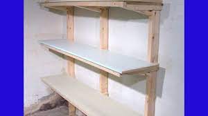 Gunakan besi khusus pada setiap bagian sisi rak. Membuat Rak Shelving Rak Susun