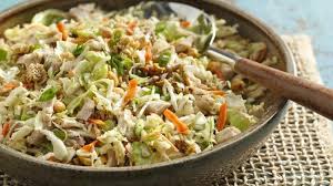 Yum Yum Salat Mit Hahnchenfleisch In 2020 Yum Yum Salat Salat Mit Mie Nudeln Rezept