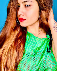 I look normal but believe me i talk to my hair🙈🙆🏼‍♀️ . . . . . . . ...𝓝𝓪𝓲𝓷𝓪  𝓼𝓪𝓬𝓱𝓭𝓮𝓿 #goldenbutterfly #nainasachdev #nainasachdevlookbook  #blogger #bloggerlife #fashion #makeup #lifestyle #instagood #instamood  #instadaily #instagram #