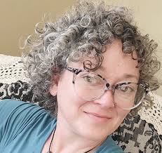 Does the Sun Damage Hair? Here's What You Should Know