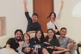 Jamal Mirdad Dan Lydia Kandou Kumpul Bareng Untuk Rayakan Ulang Tahun Sang Anak Naysilla Mirdad Sekali Keluarga Tetaplah Keluarga Semua Halaman Nova