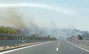 Un incendio è divampato anche a petralia nella zona della miniera, dove è stato inviato un altro canadair. Siracusa Catania Prudenza In Galleria Fumo Invade L Interno Siracusaoggi It