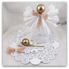 Les ailes correspondent au deux triangles bizarres tandis que le triangle isocèle correspond au corps de l'ange. Kit Diy Ange Napperon Papier Napperon Papier Creations D Anges Loisirs Creatifs De Noel